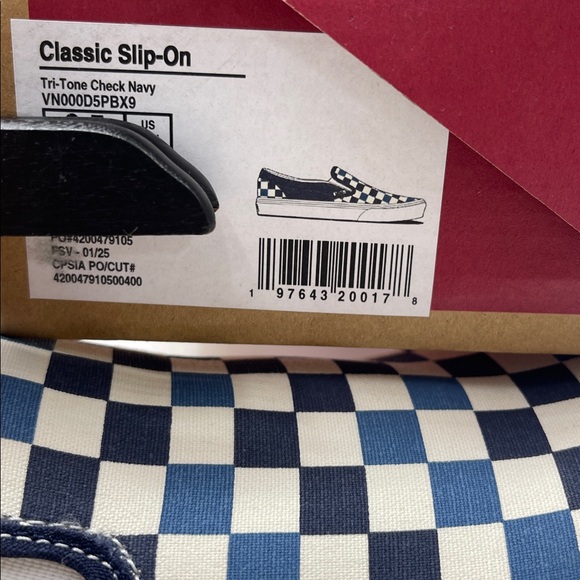 Vans Men’s Blue Checkerboard Classic Slip-On
Tri-Tone Check Navy
VN000D5PBX9 - Picture 16 of 16